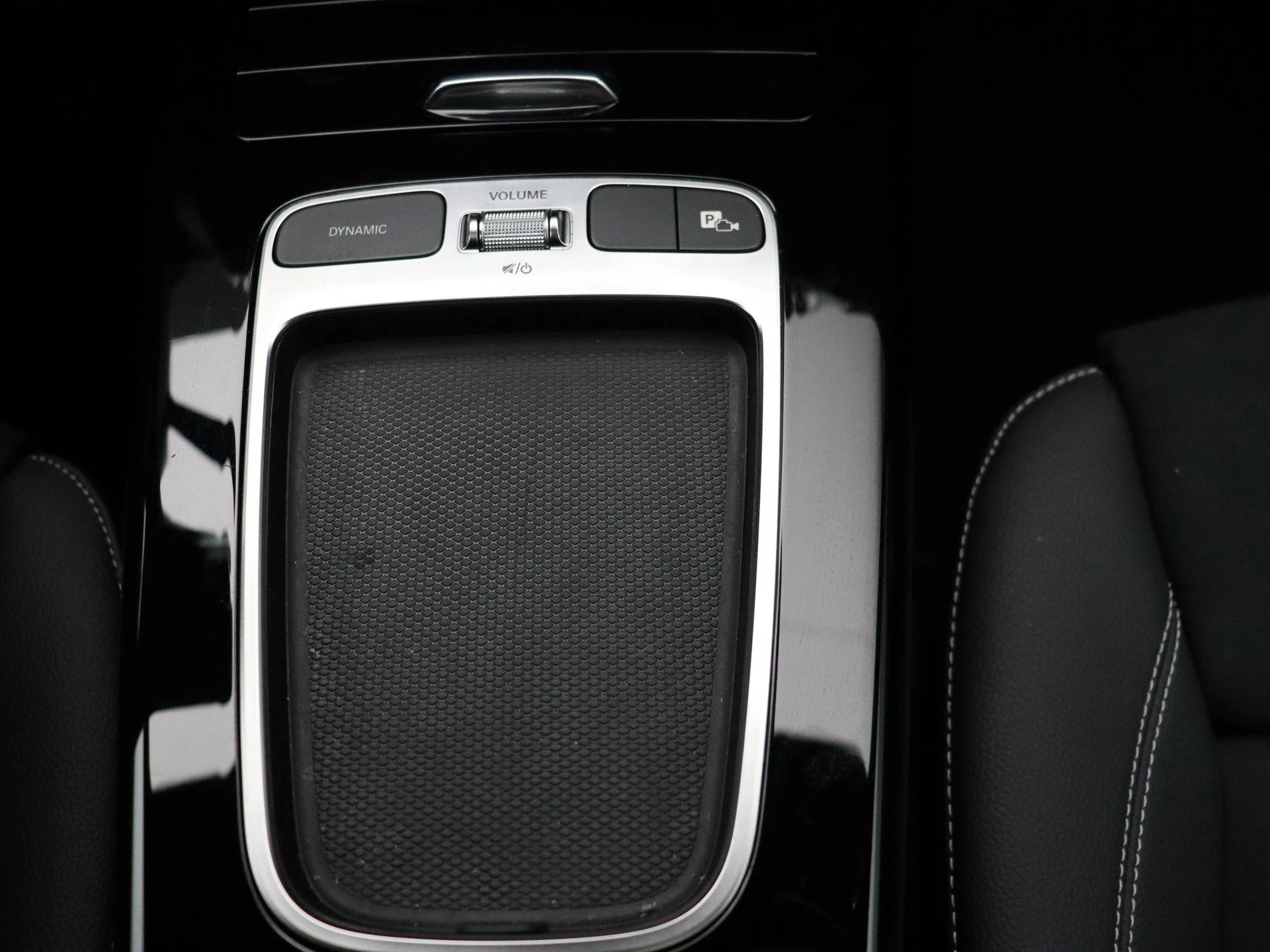 Mercedes-Benz-CLA-image-20