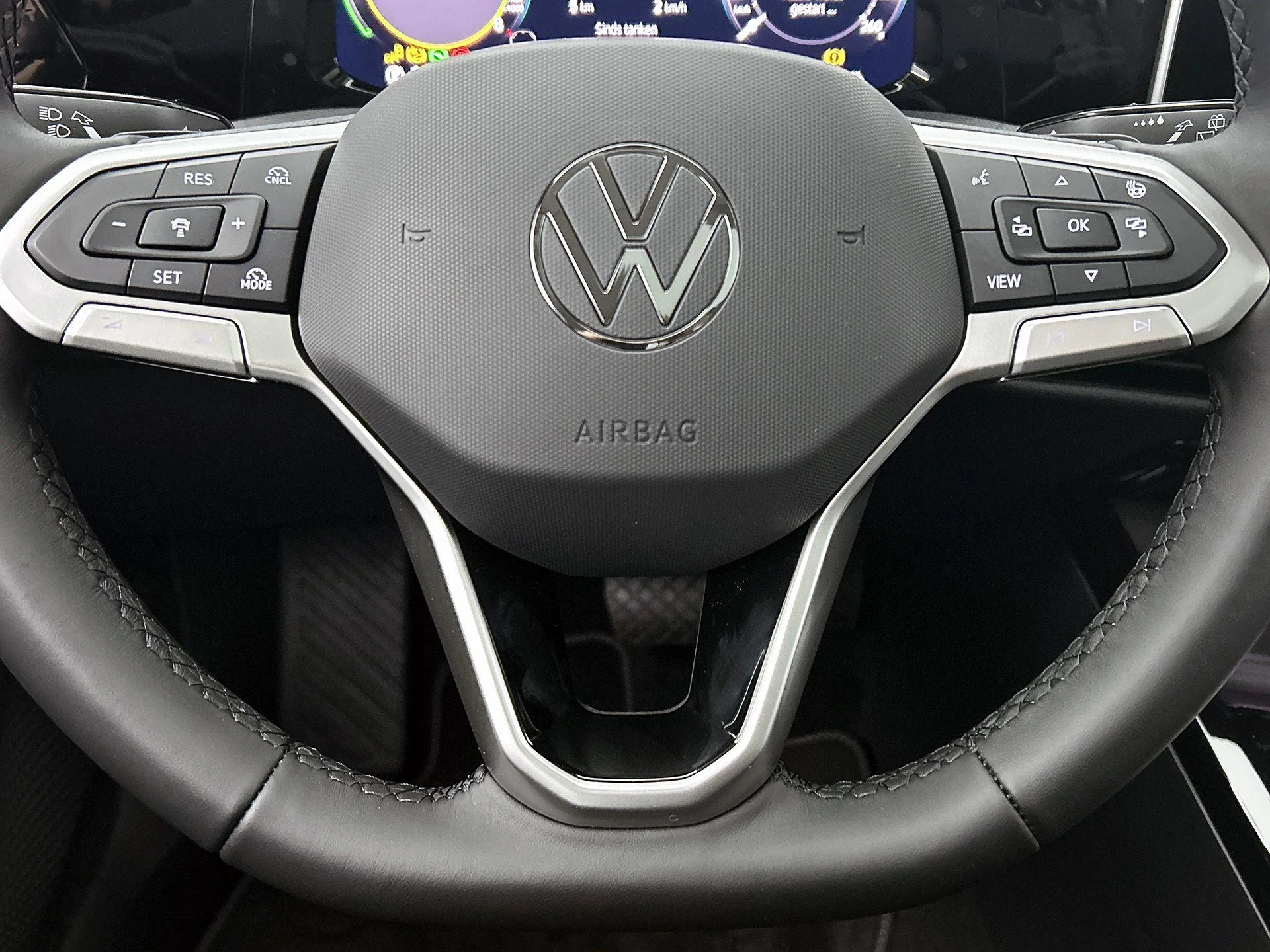 Volkswagen-Golf-image-36