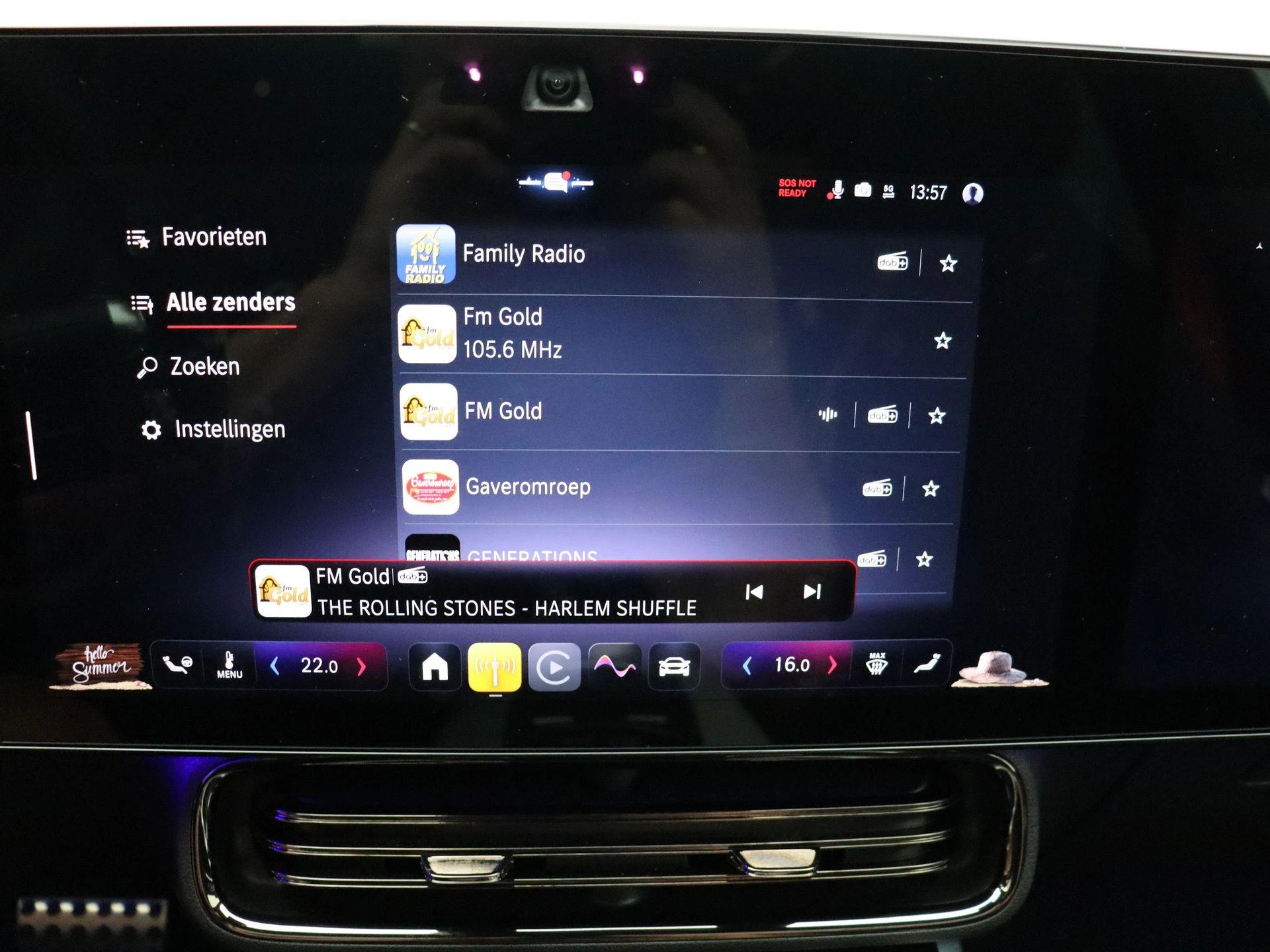 Mercedes-Benz-CLA-image-14
