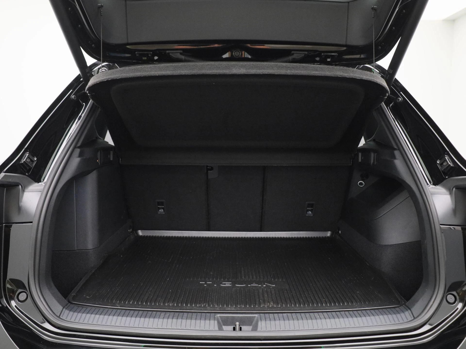 Volkswagen-Tiguan-image-13