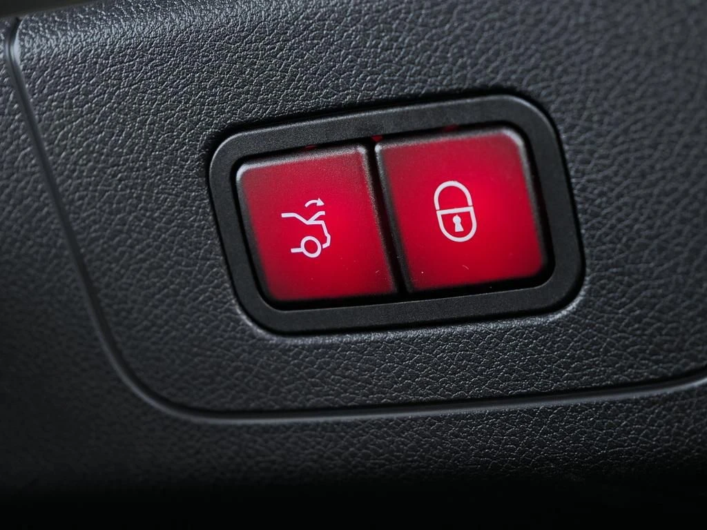 Mercedes-Benz-CLA 250+-image-15