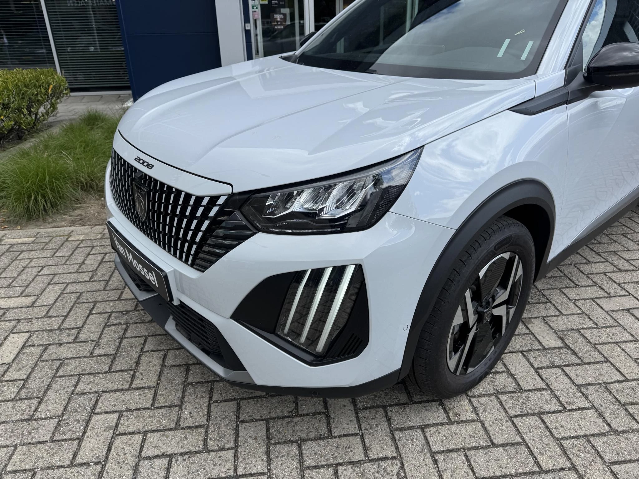 Peugeot 2008 1.2 Hybrid 145 Allure