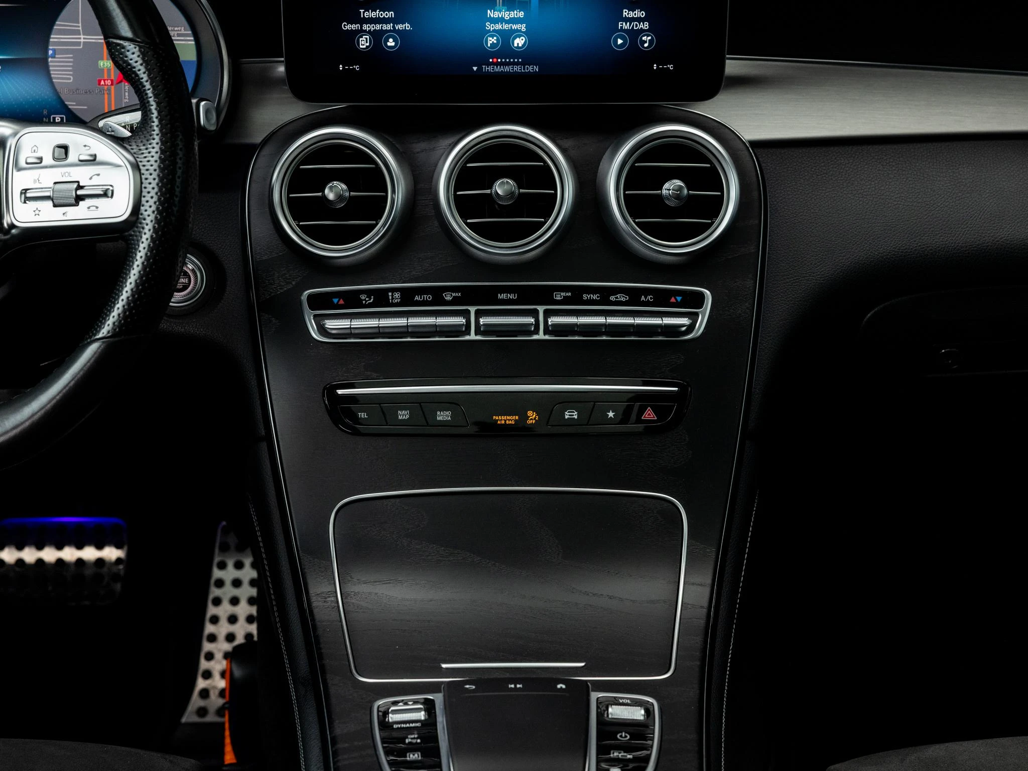 Mercedes-Benz-GLC-image-29