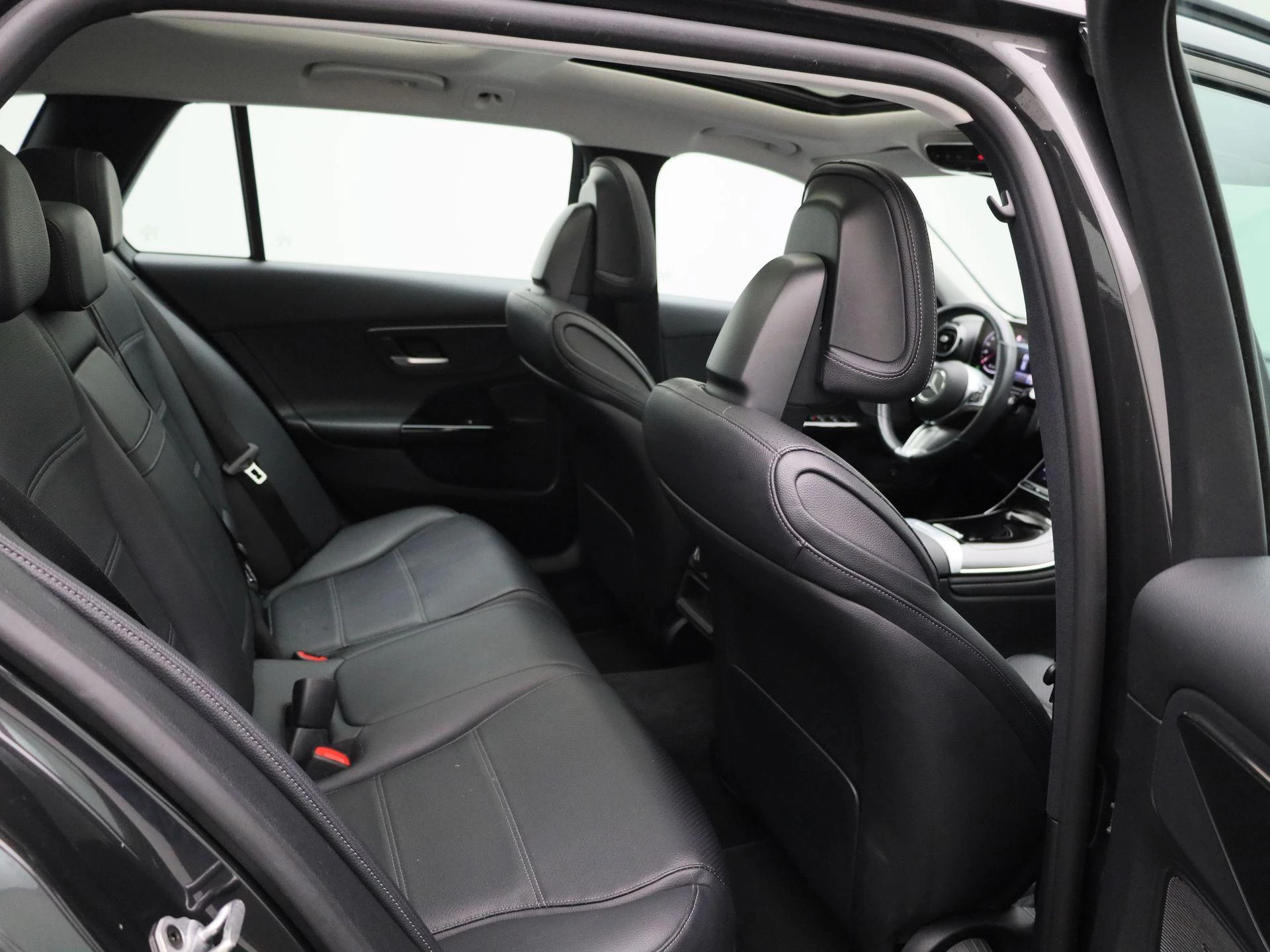 Mercedes-Benz-C-Klasse-image-39