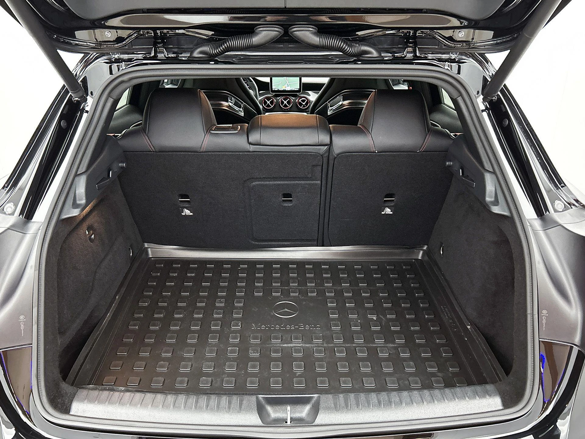 Mercedes-Benz-GLA-image-28