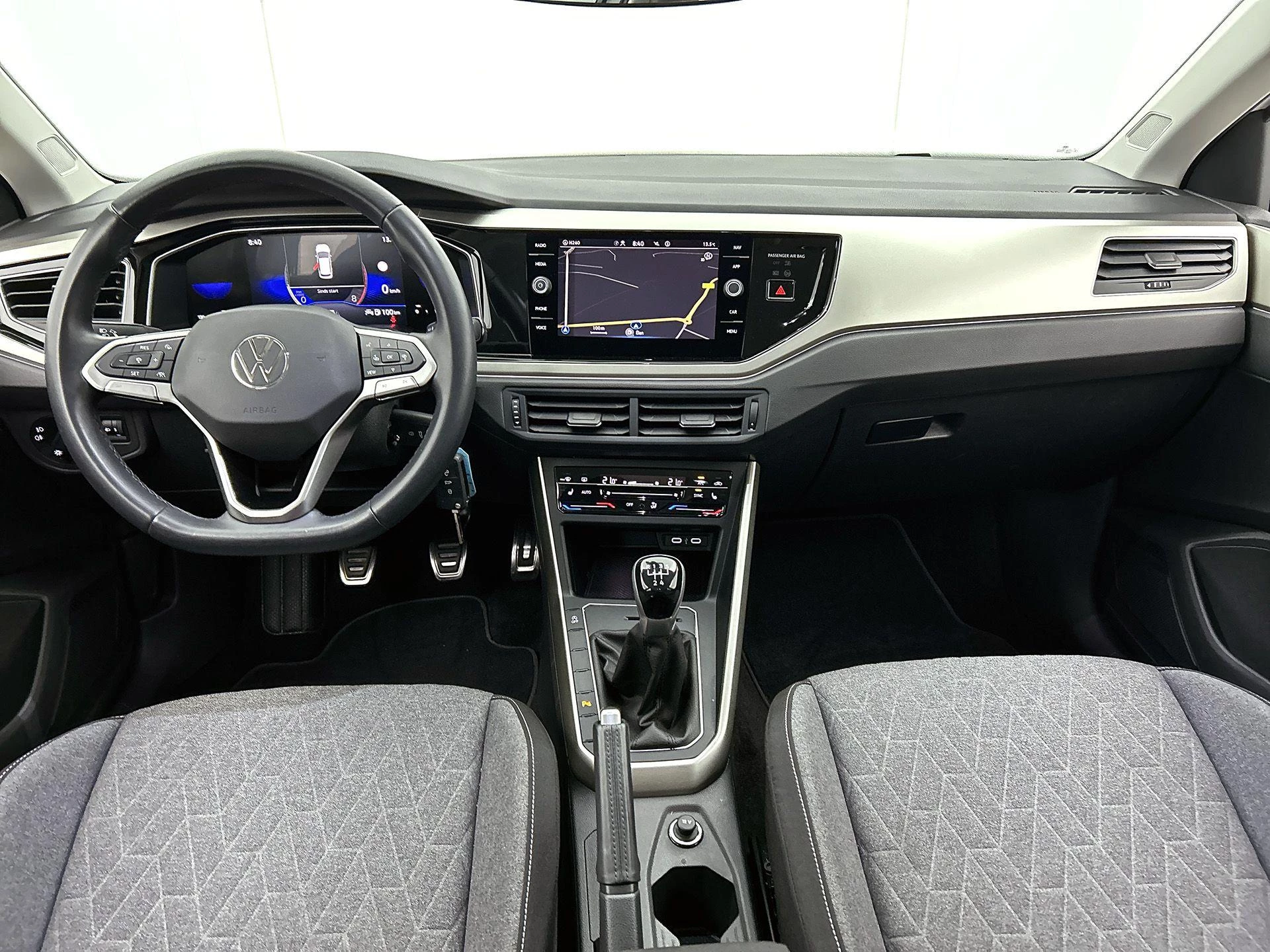Volkswagen-Polo-image-21