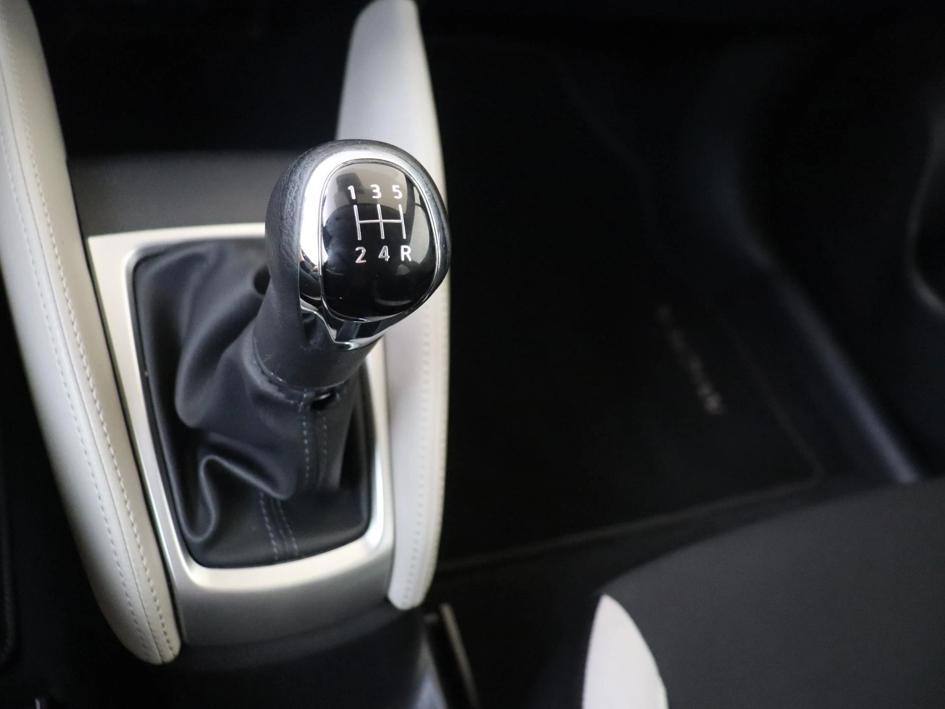 Nissan-Micra-image-13