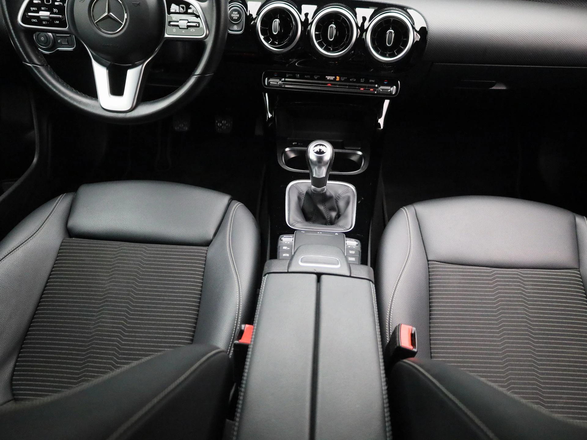 Mercedes-Benz-CLA-image-8