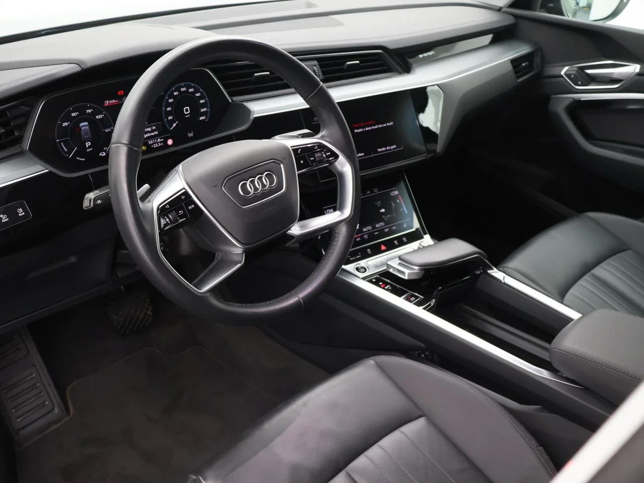 Audi e-tron Sportback Audi e-tron Sportback 55 QUATTRO 408PK *AUTOMAAT*LEDER*CAMERA*VIRTUAL COCKPIT*PDC*ACC*NAVI*APP-CONNECT*...*