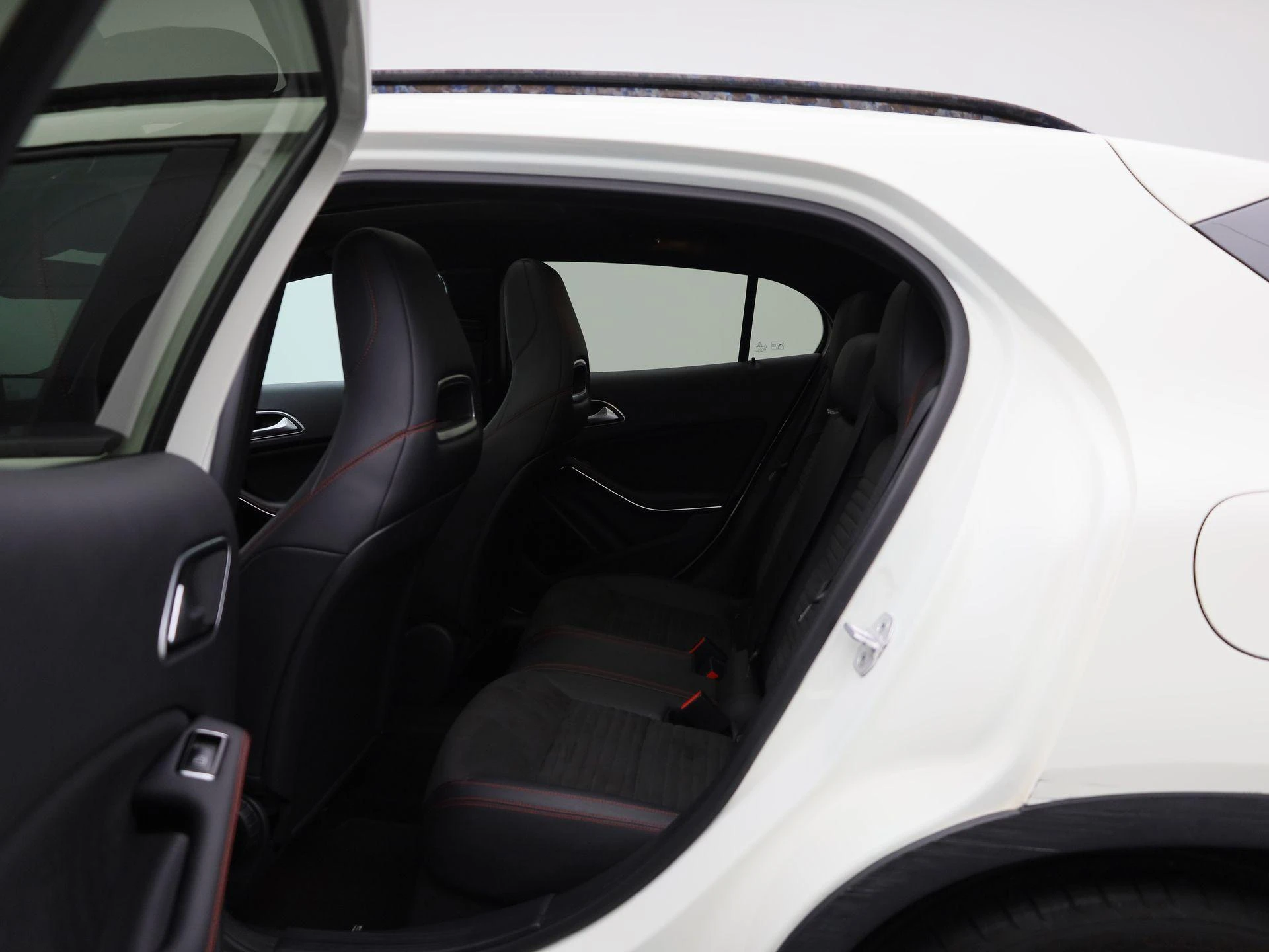 Mercedes-Benz-GLA-image-9