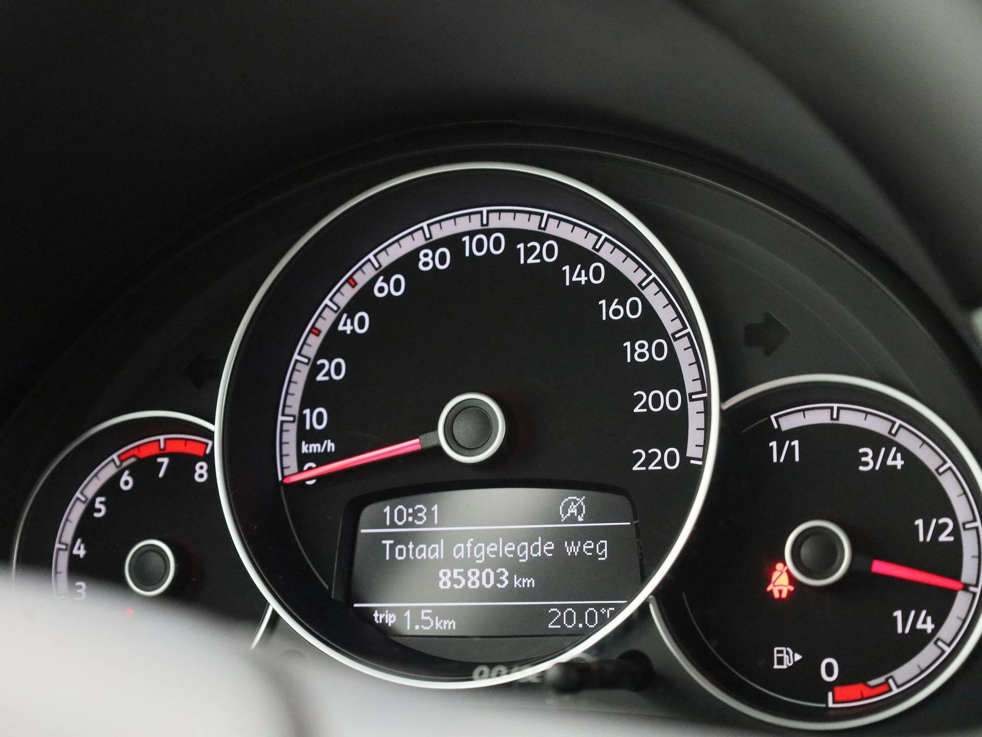 Volkswagen-up!-image-19