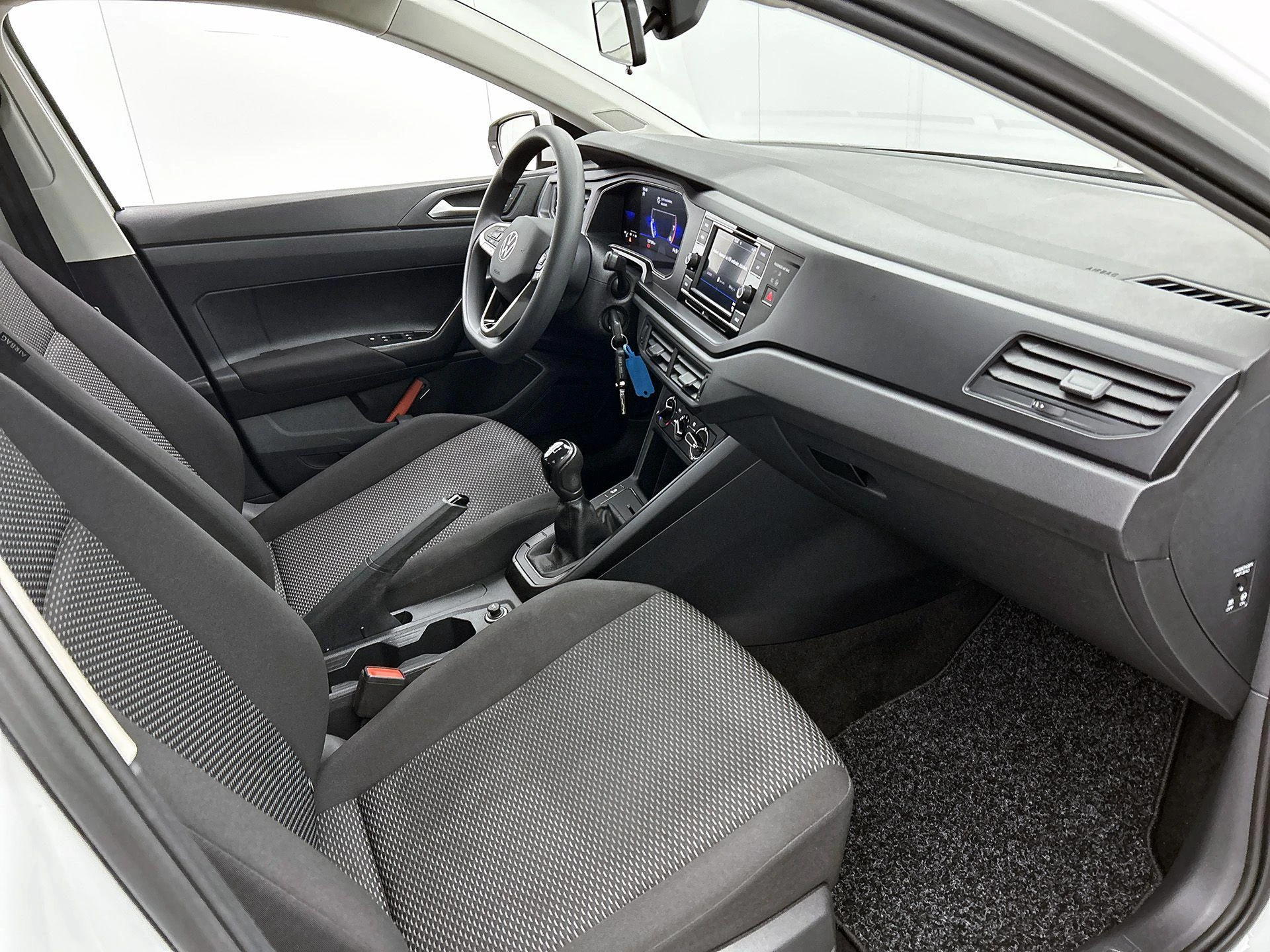 Volkswagen-Polo-image-22