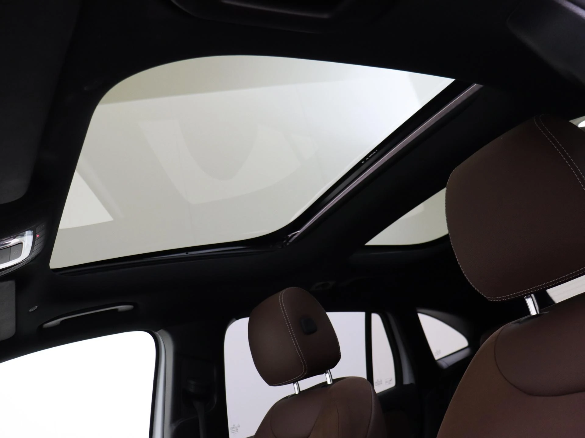 Mercedes-Benz-GLA-image-27