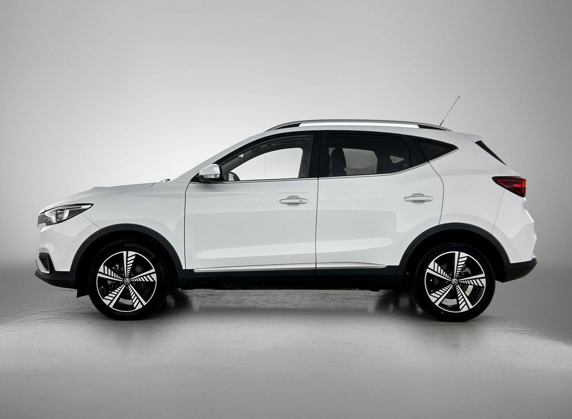 MG-ZS EV-image-1