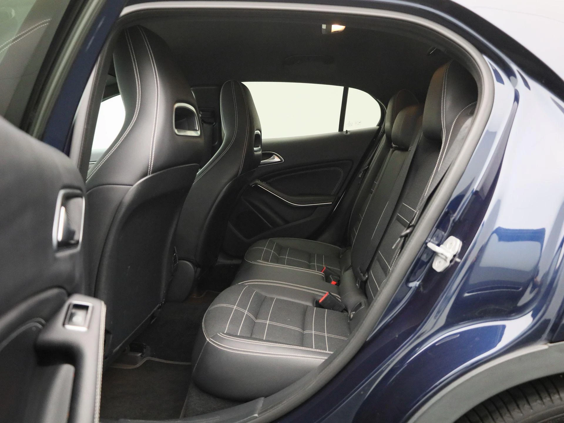 Mercedes-Benz-GLA-image-11