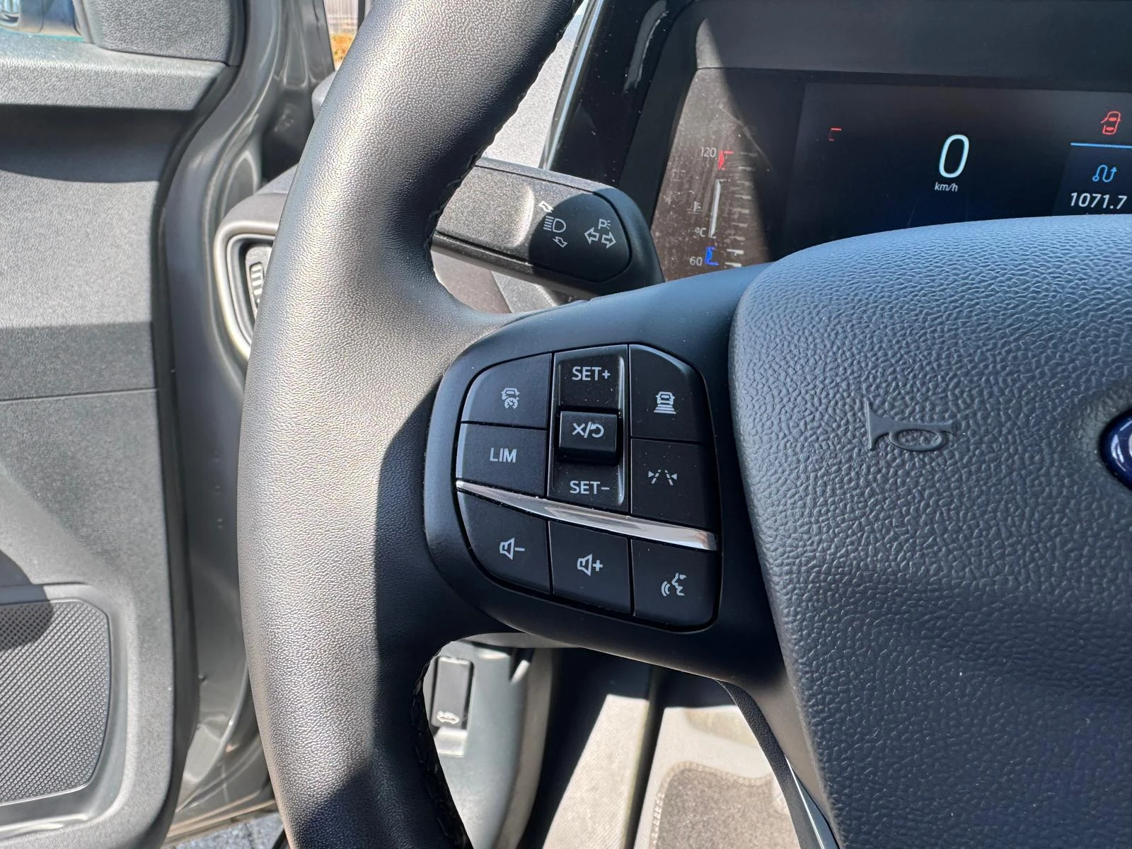 Ford-Transit Courier-image-13
