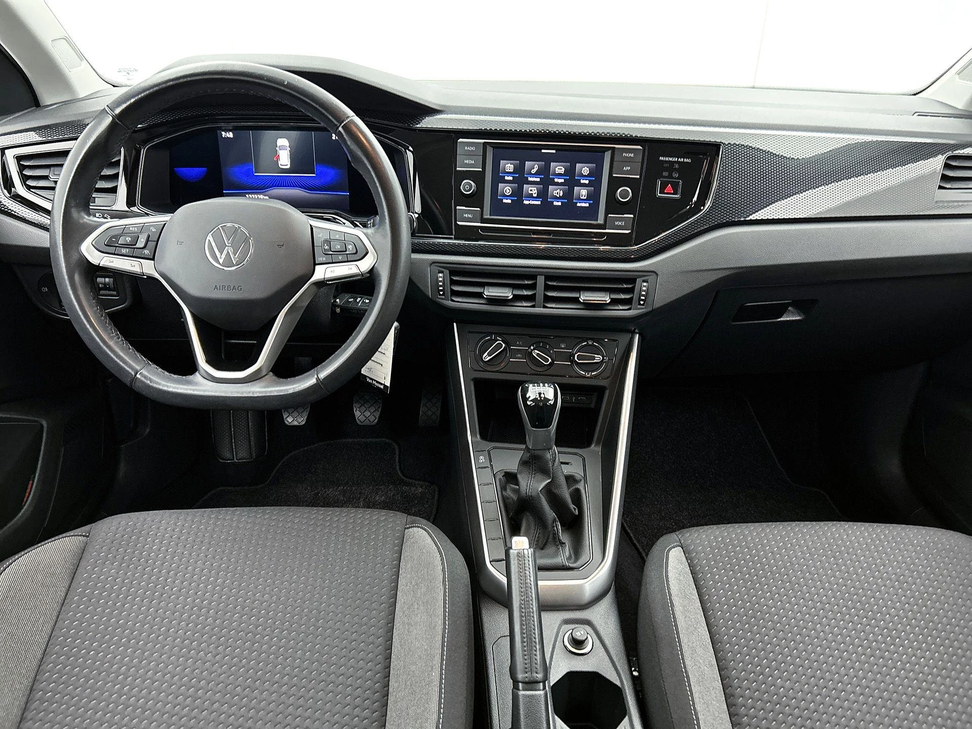 Volkswagen-Polo-image-18