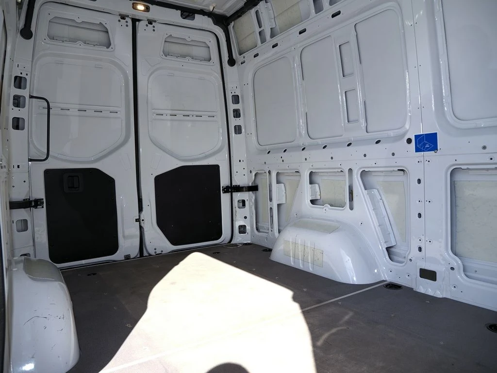 Mercedes-Benz-Sprinter 317-image-12