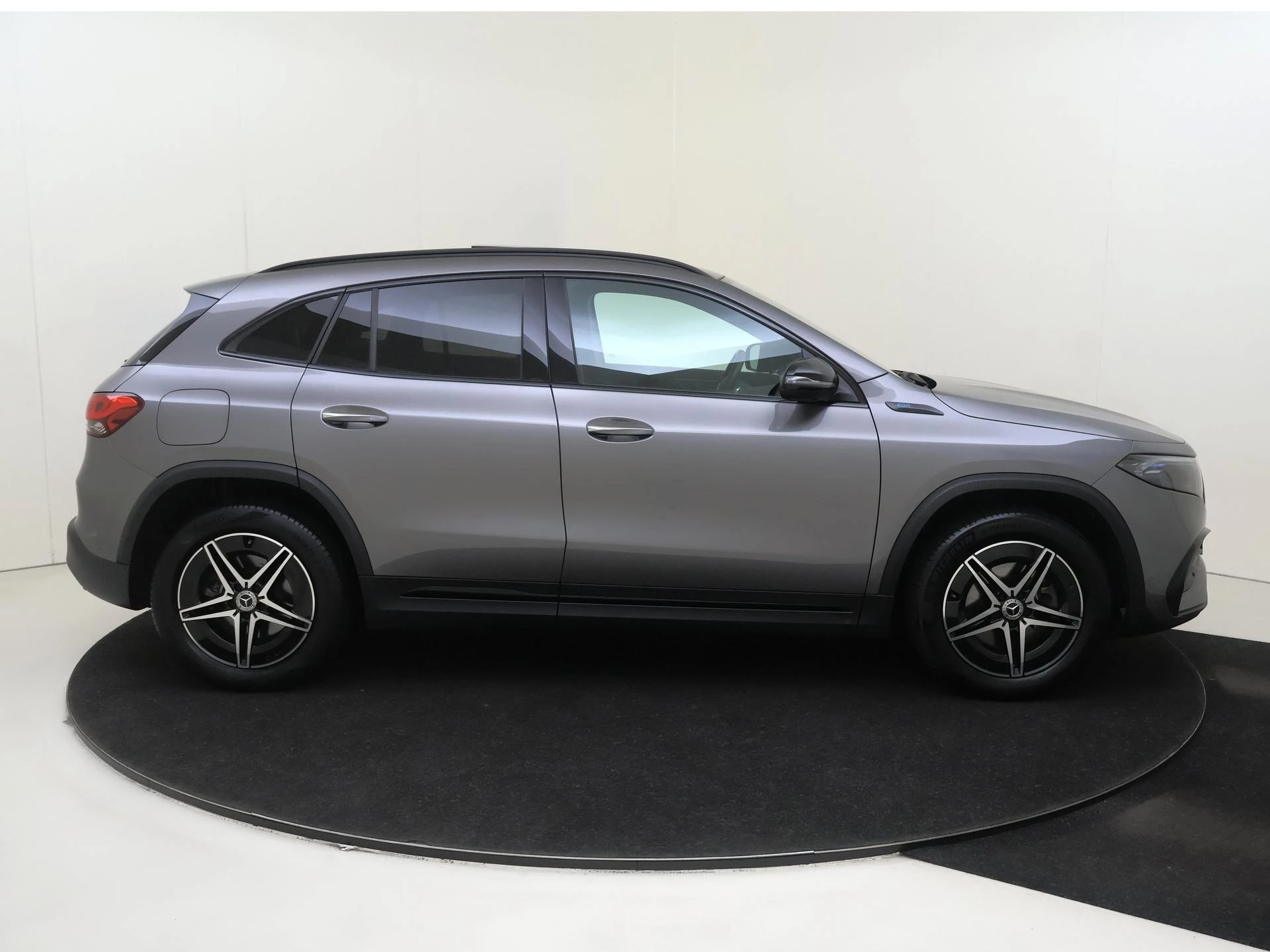Mercedes-Benz-EQA-image-8