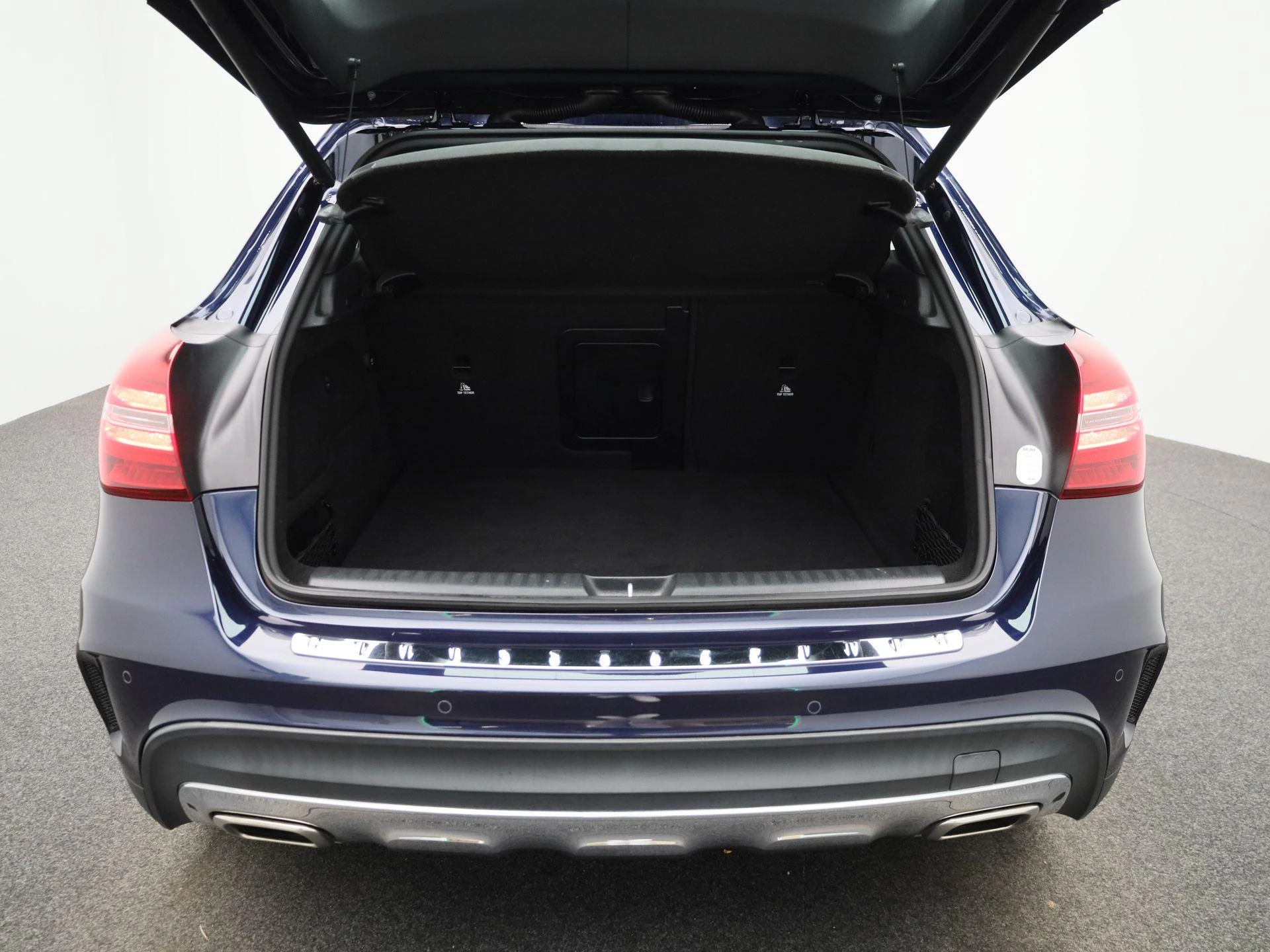 Mercedes-Benz-GLA-image-12