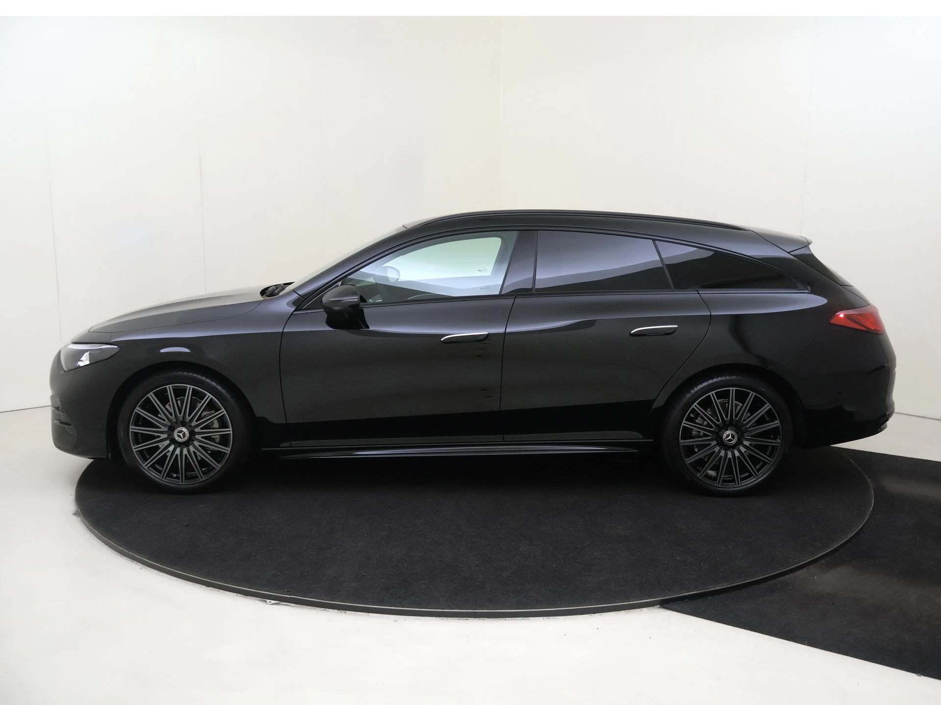 Mercedes-Benz-CLA-image-7