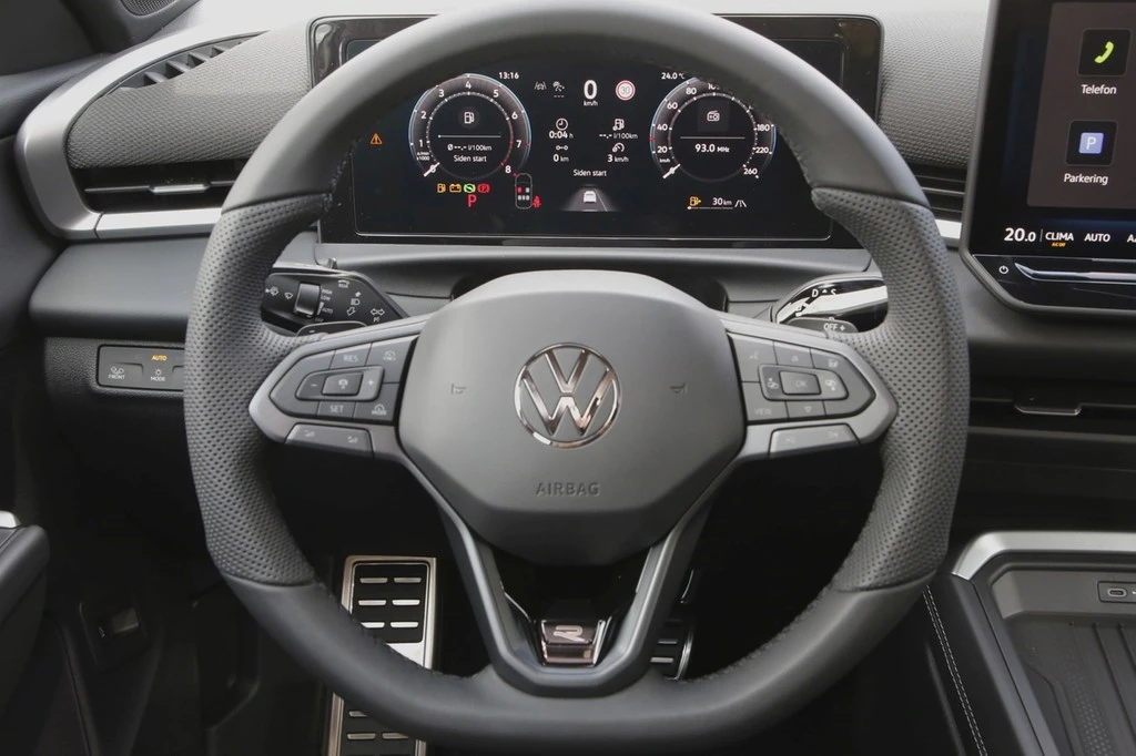 Volkswagen-T-Roc-image-16