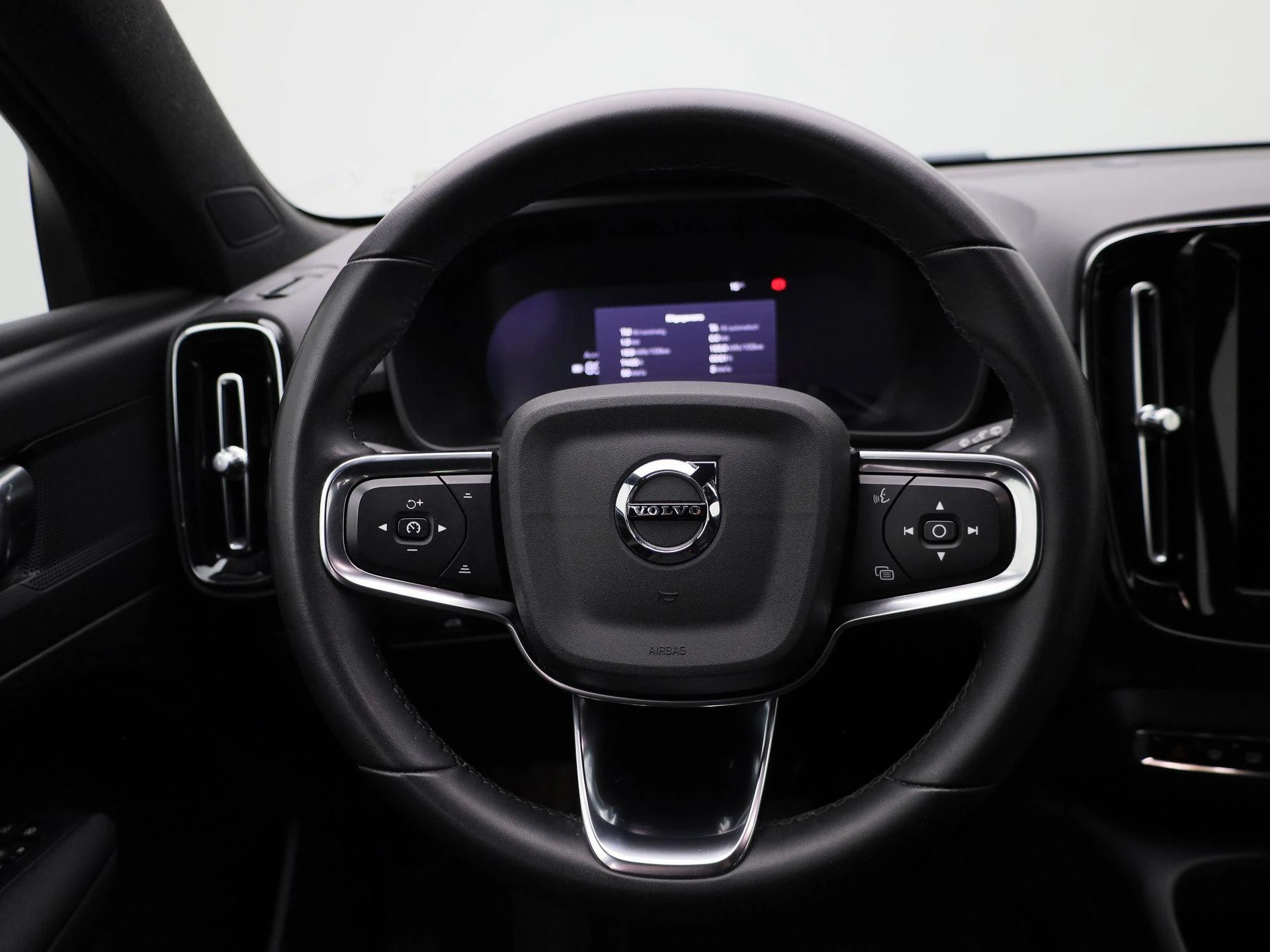 Volvo-XC40-image-8