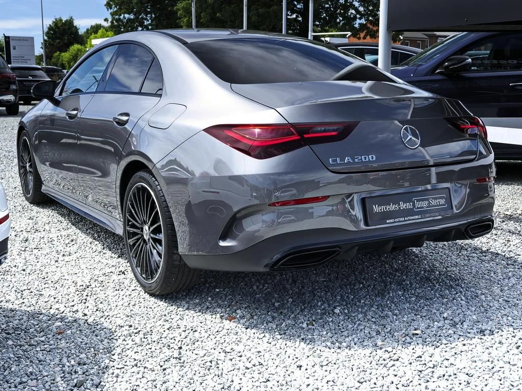 Mercedes-Benz-CLA 200-image-5