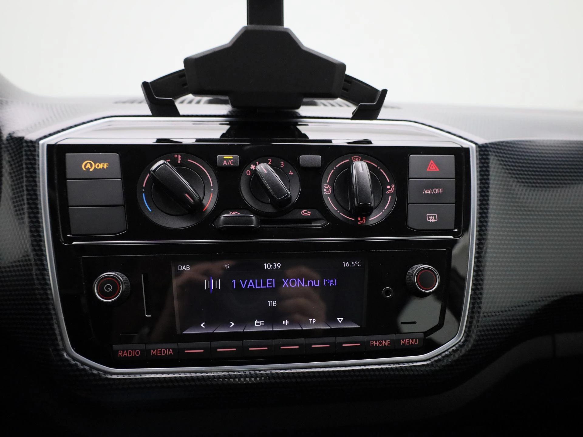 Volkswagen-up!-image-13