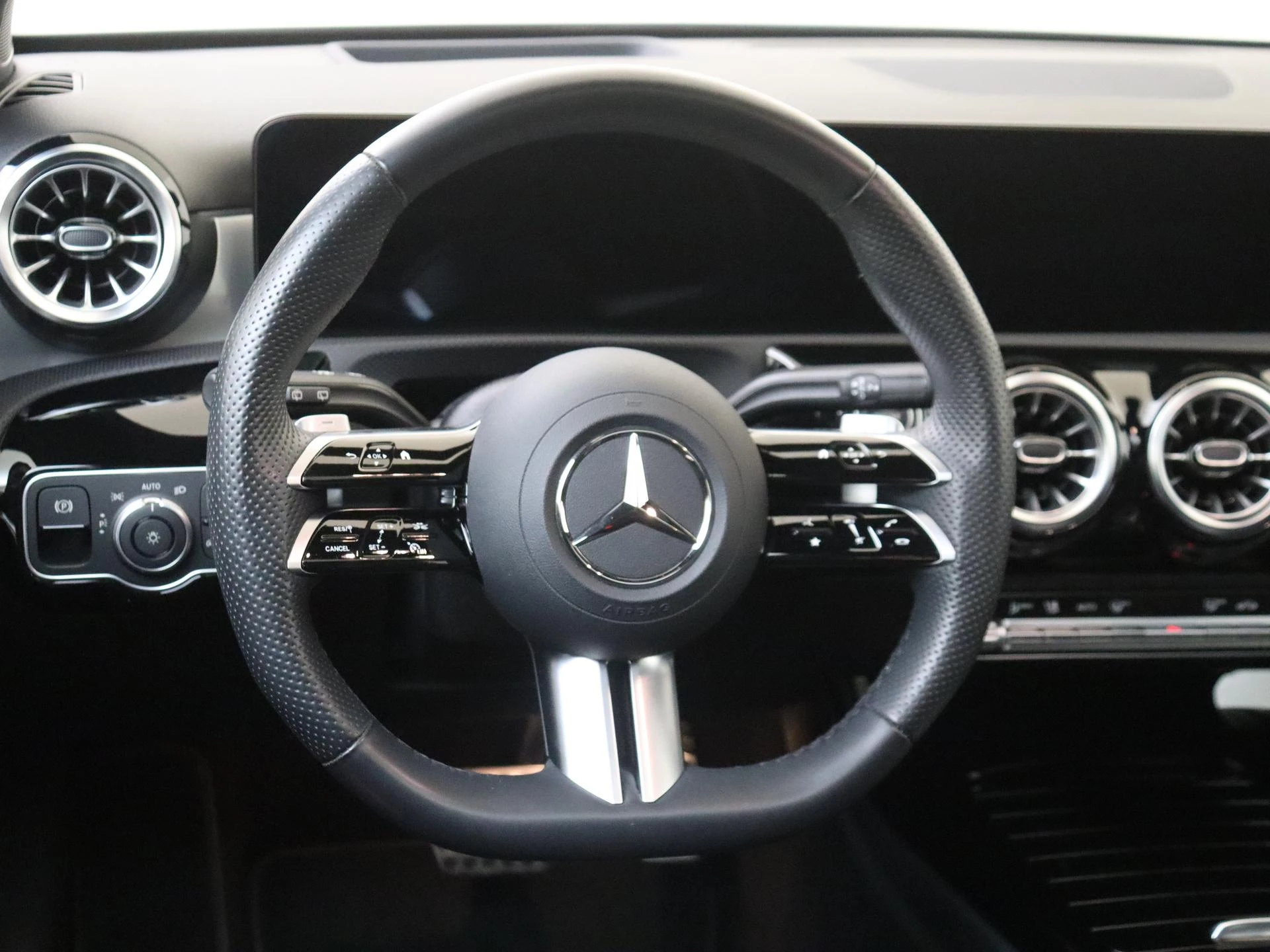 Mercedes-Benz A-Klasse 250 e Business Solution AMG