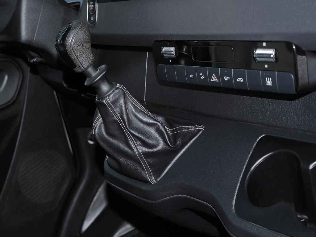 Mercedes-Benz-Sprinter 317-image-11
