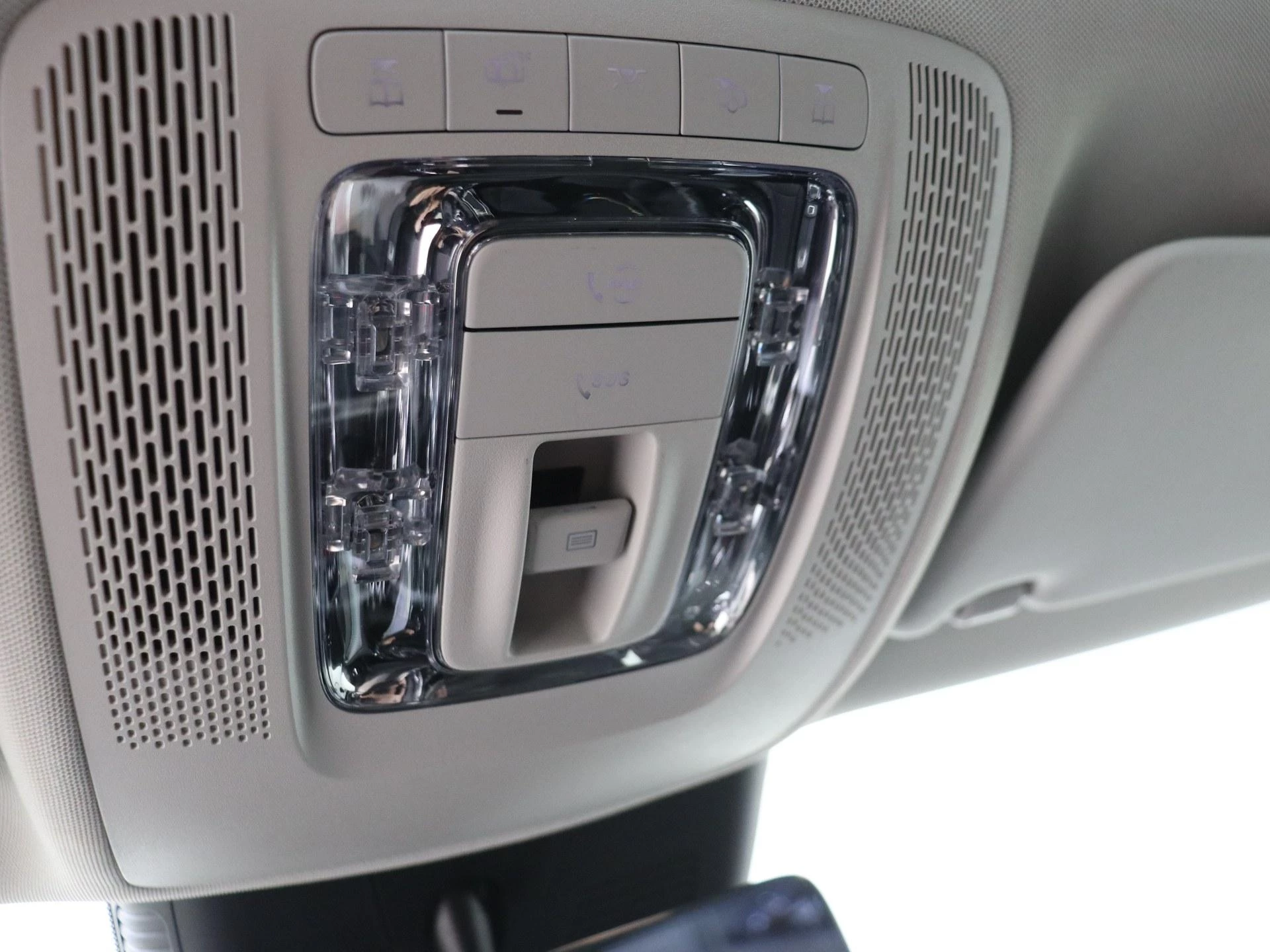 Mercedes-Benz-GLA-image-25