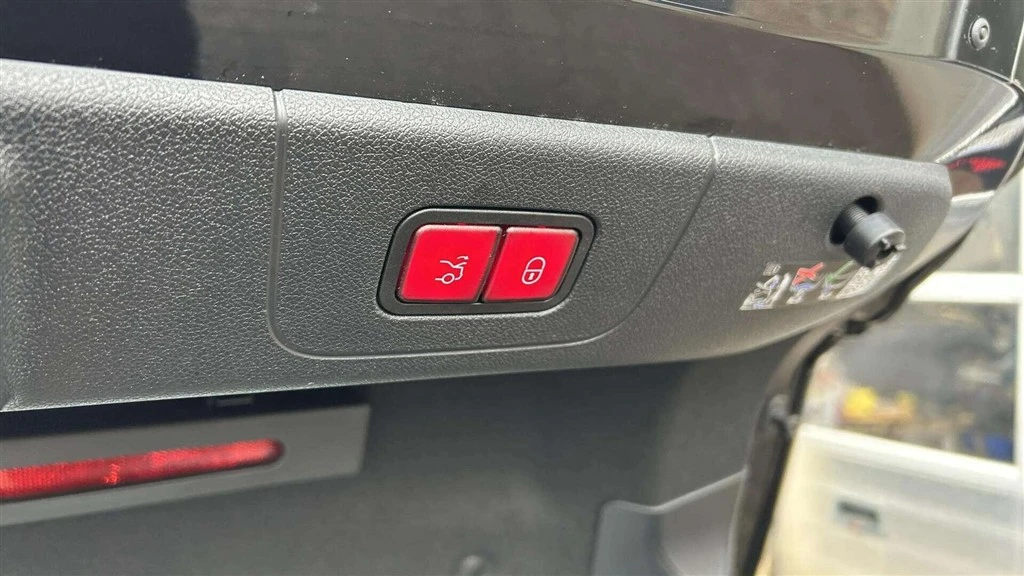 Mercedes-Benz-CLA-image-24