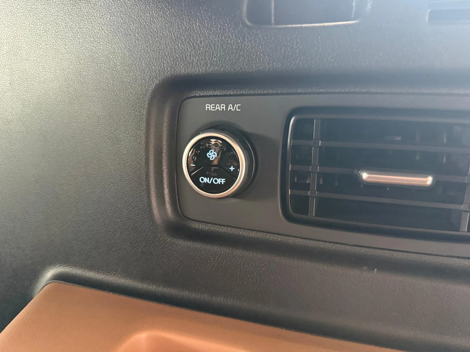 Hyundai-Santa Fe-image-25
