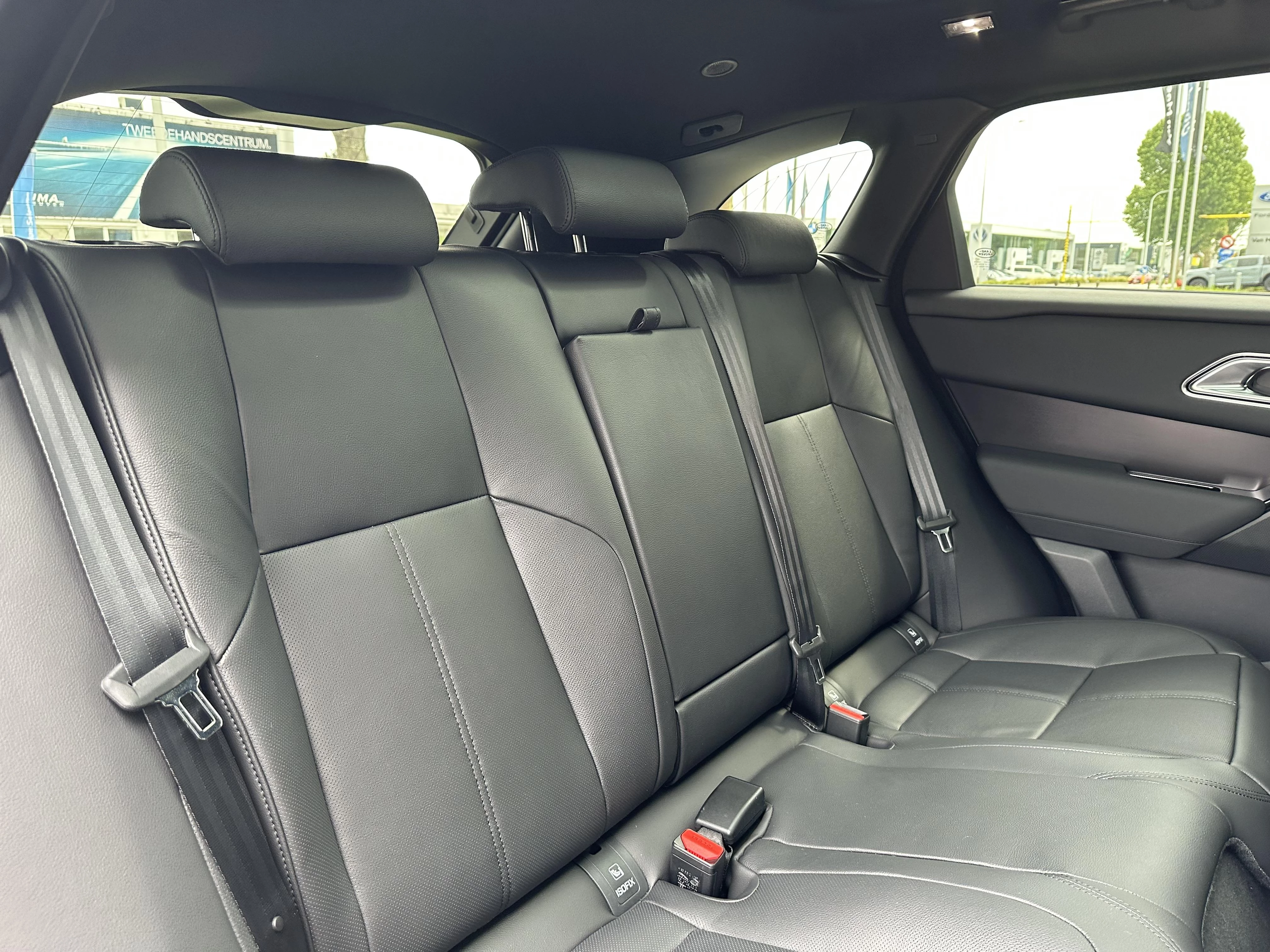 Land Rover-Range Rover Velar-image-11