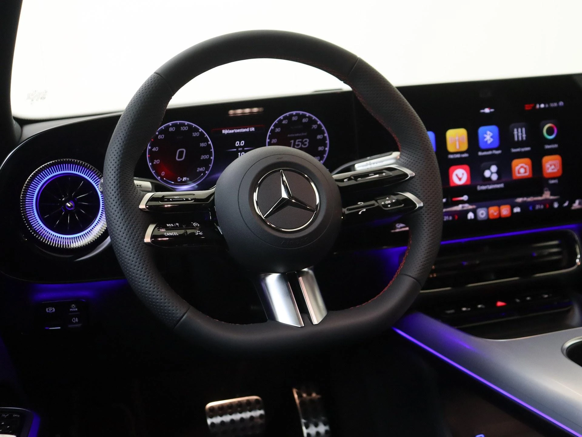 Mercedes-Benz-CLA-image-11