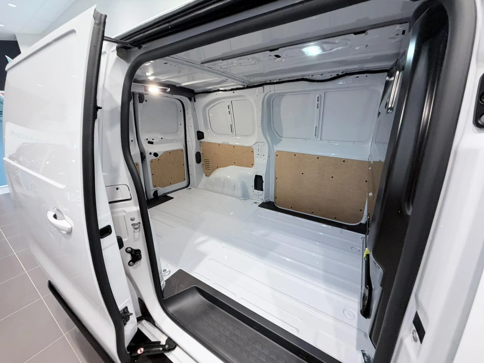 Peugeot-Expert-image-12