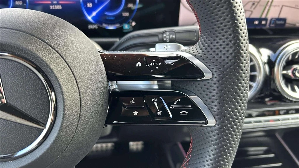 Mercedes-Benz-EQB-image-12