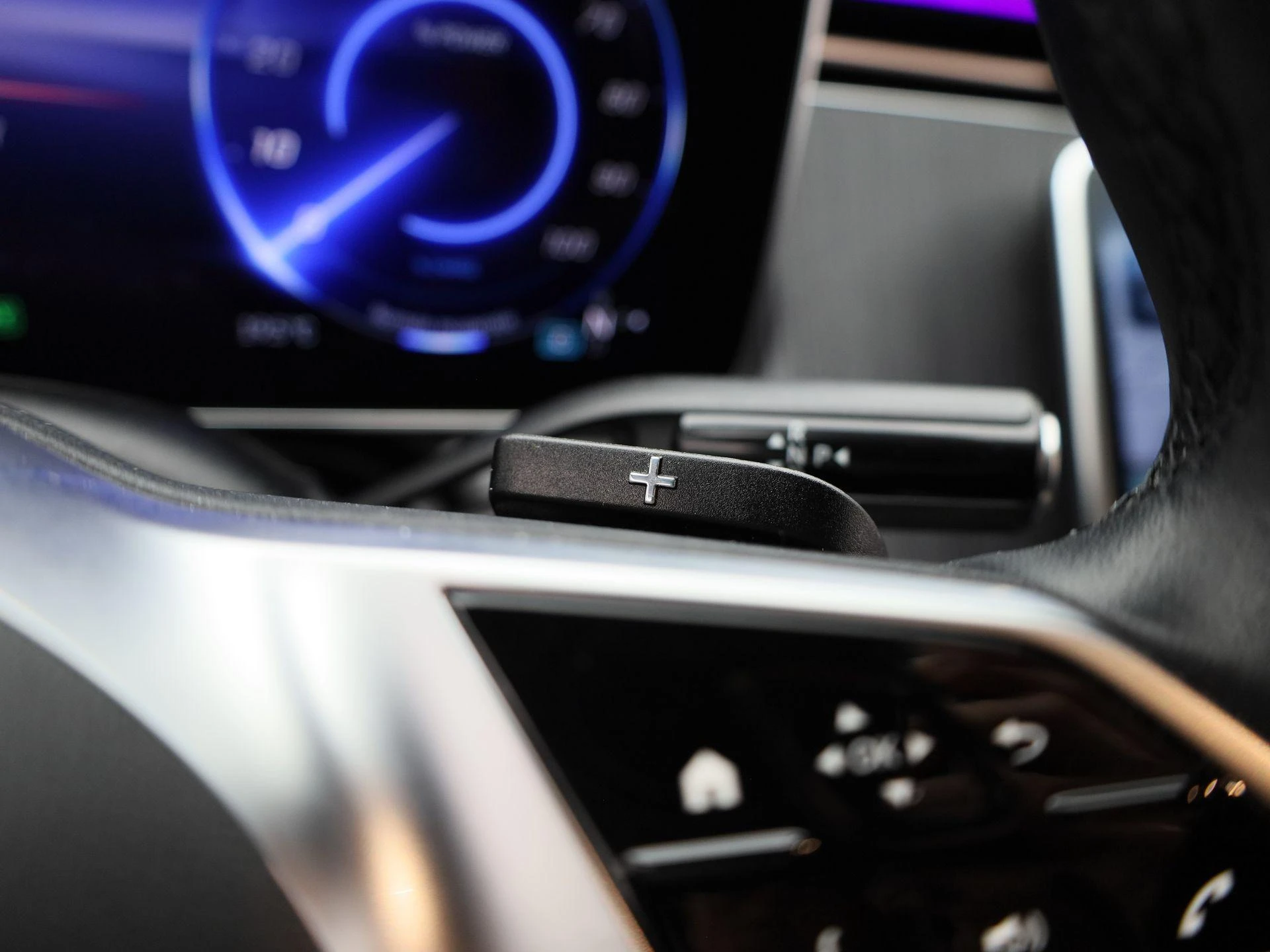 Mercedes-Benz-EQE-image-26