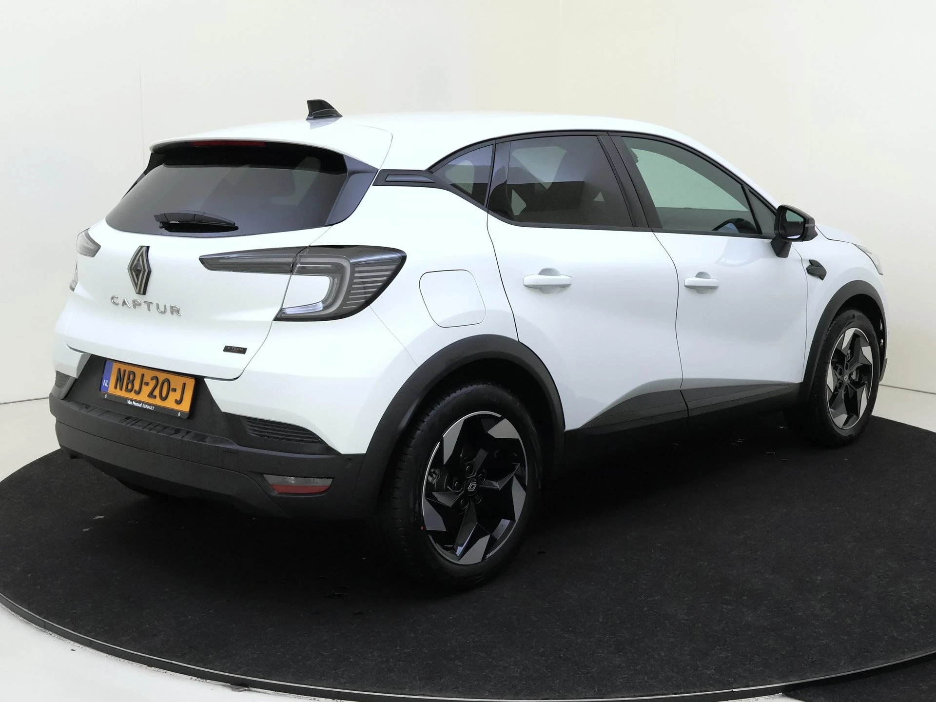 Renault-Captur-image-3