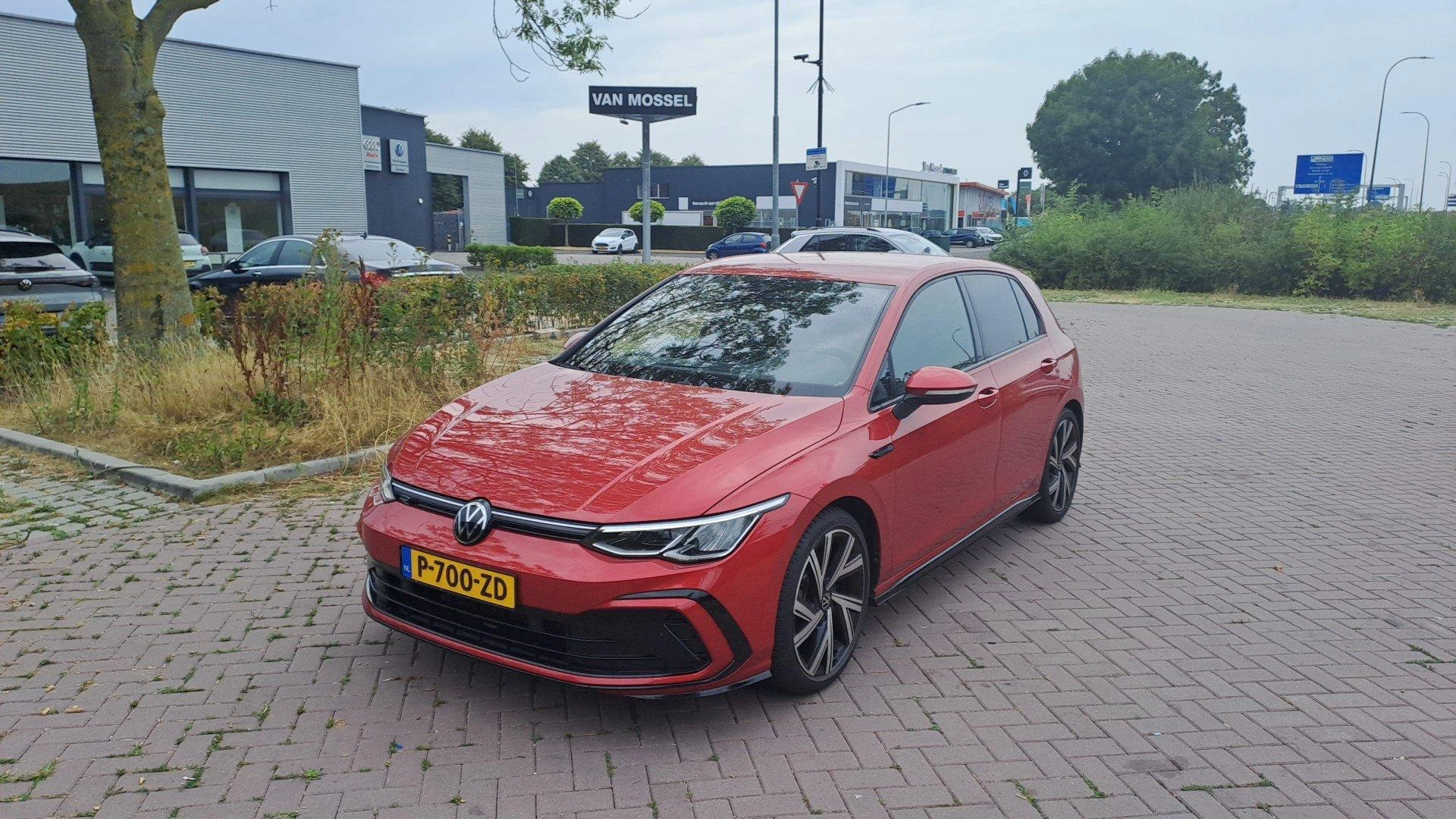 Volkswagen-Golf-image-1