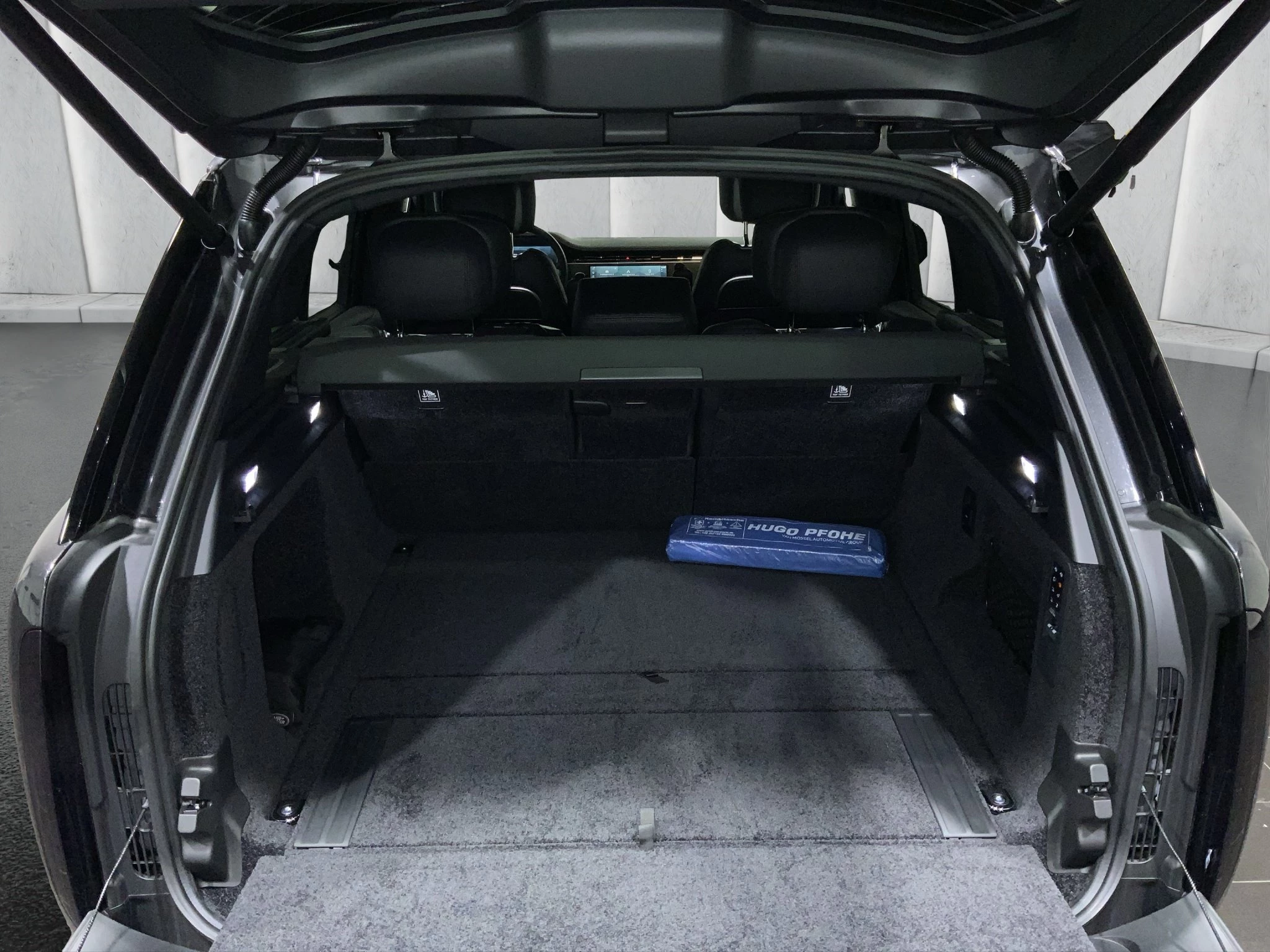 Land Rover Range Rover P550e Autobiography 22 | AHK | Kühlfach