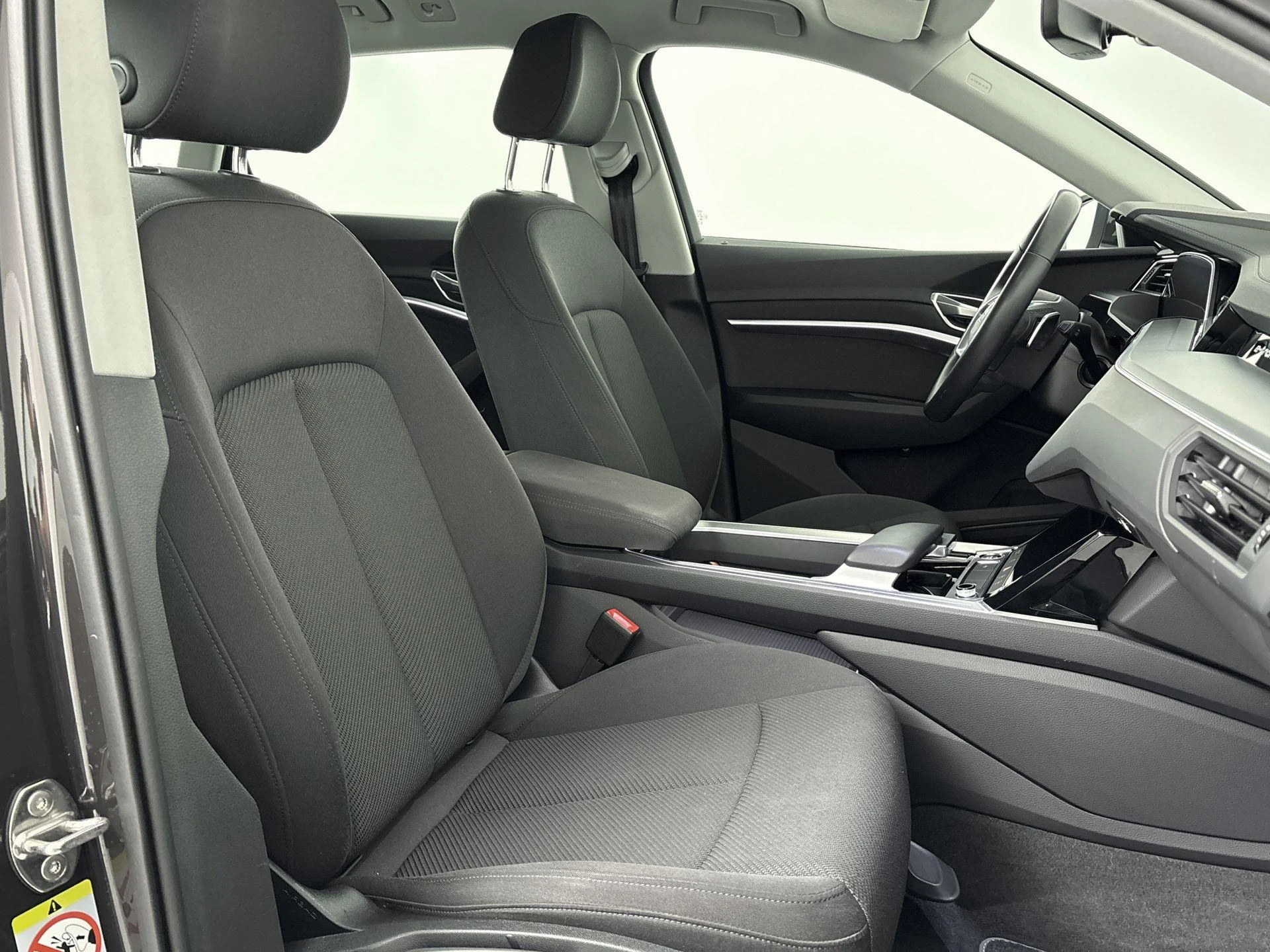 Audi-Q8 e-tron-image-26