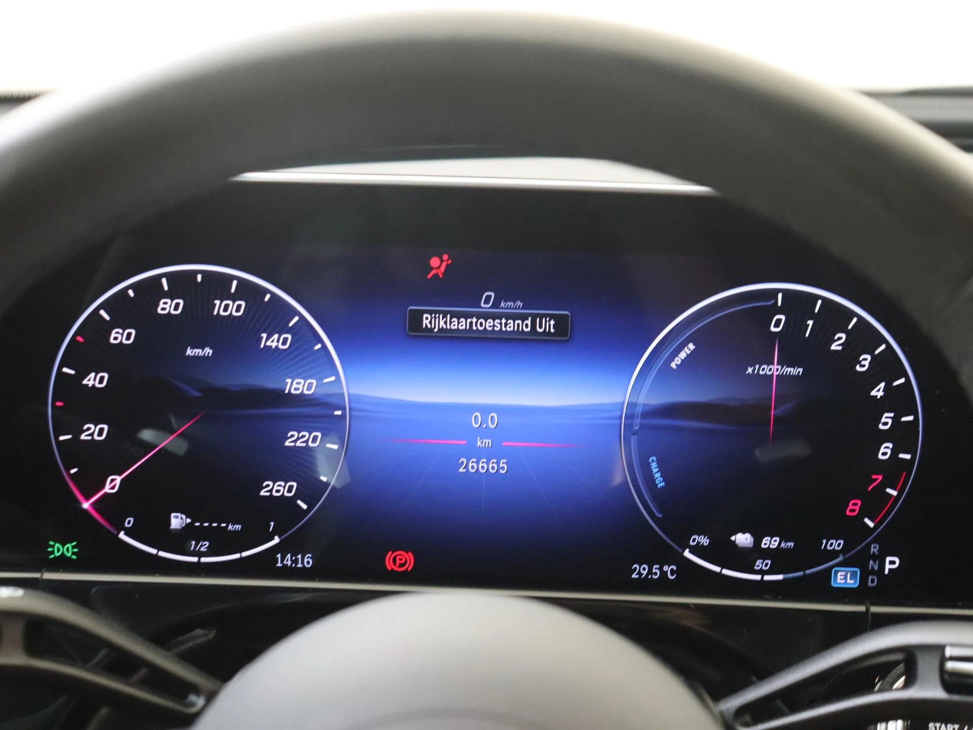 Mercedes-Benz-E-Klasse-image-11