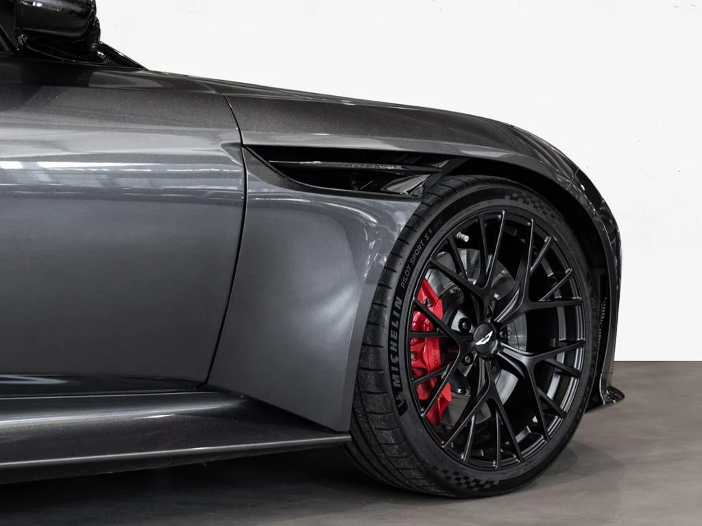 Aston Martin-DB12-image-9