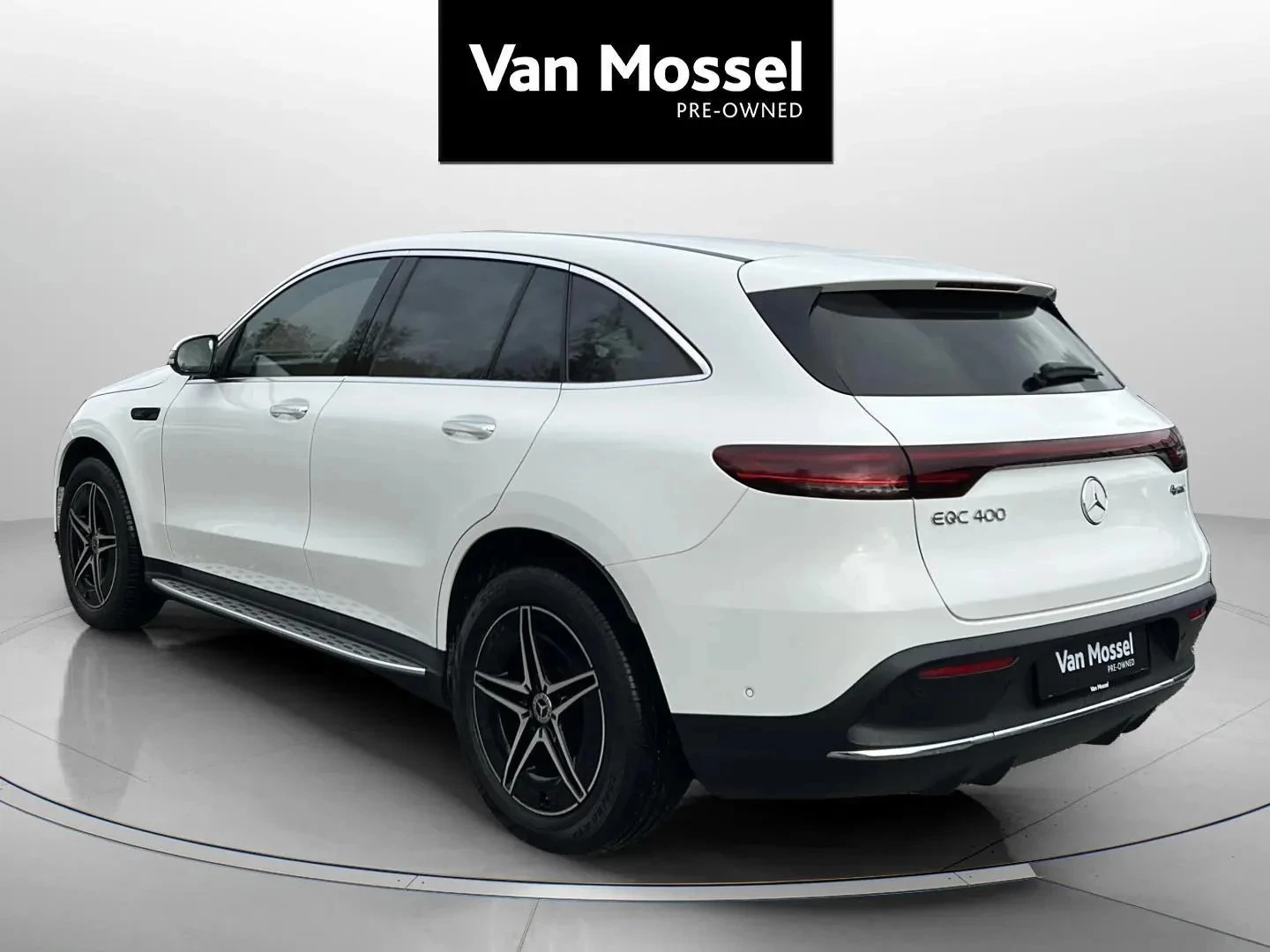 Mercedes-Benz-EQC-image-6