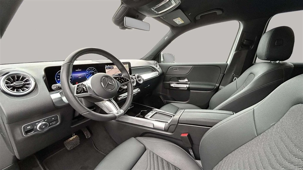 Mercedes-Benz-EQB-image-9