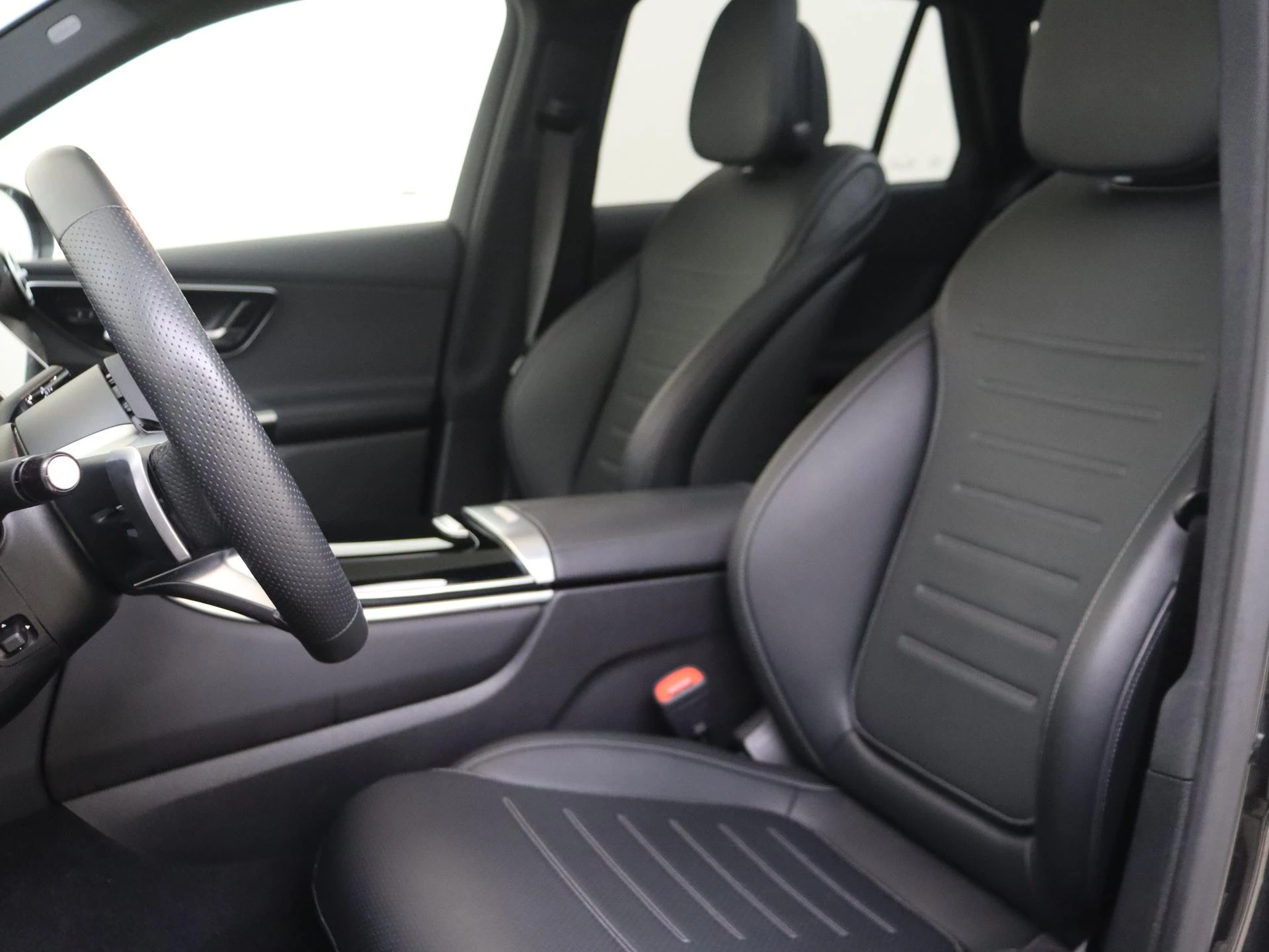 Mercedes-Benz-GLC-image-13