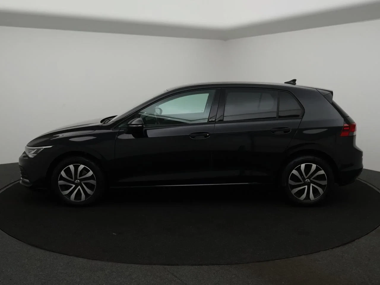 Volkswagen-Golf-image-28