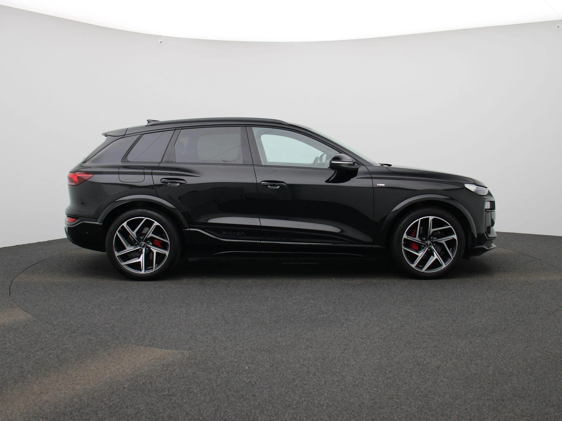 Audi-Q6 e-tron-image-5